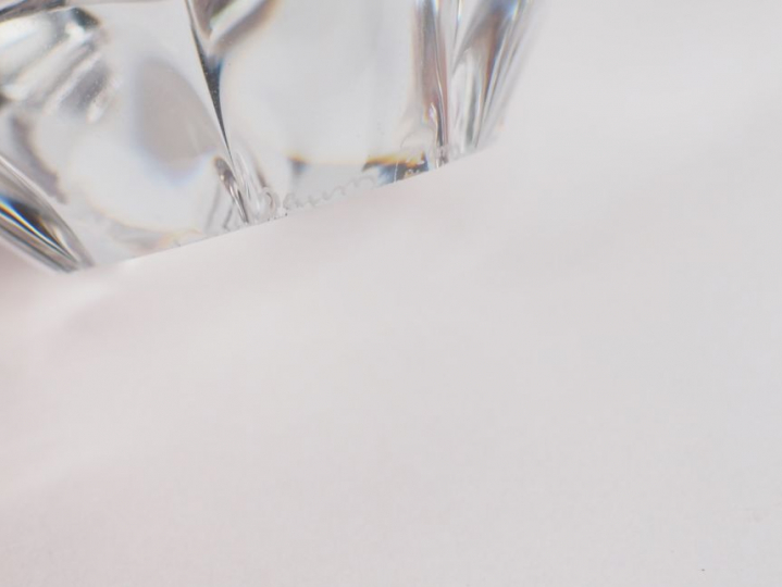 DAUM France. Paire de bougeoirs et paire de salières en cristal. Signé
