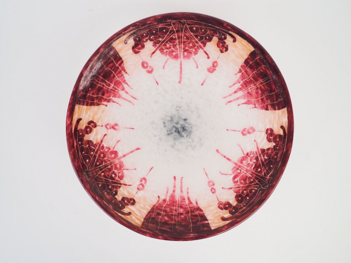 LE VERRE FRANCAIS. Coupe "Rhododendrons" H. 8,5 cm. Diam. 13,4 cm. (Eg