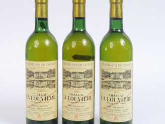 Vente aux enchères 3 BOUTEILLES CHÂTEAU LA LOUVIERE BLANC GRAVES - 1971 - BG 