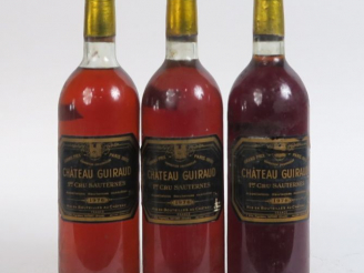 Vente aux enchères 3 BOUTEILLES CHÂTEAU GUIRAUD 1er CC SAUTERNES - 1976 - 2 BG+/1 LB