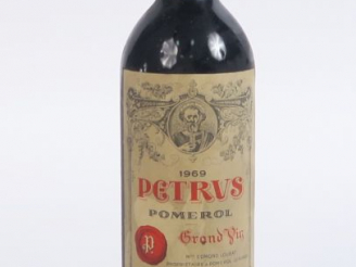 Vente aux enchères 1 BOUTEILLE PETRUS POMEROL - 1969 - BG+ 