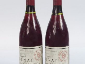 Vente aux enchères 2 BOUTEILLES VOLNAY 'CLOS DES DUCS' MARQUIS D'ANGERVILLE - 1974 - 2 à 
