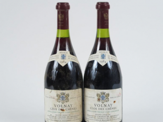 Vente aux enchères 2 BOUTEILLES VOLNAY 'CLOS DES CHÊNES' CHÂTEAU DE MEURSAULT - 1984