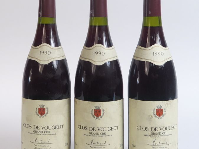 3 BOUTEILLES CLOS VOUGEOT GC MONTREYNAUD - 1990 - 1 à 1 CM/1 à 1,5 CM/