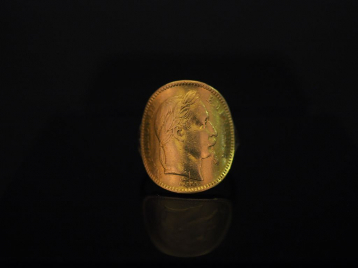 Bague 20 francs or, montée. Poids : 8,90 g