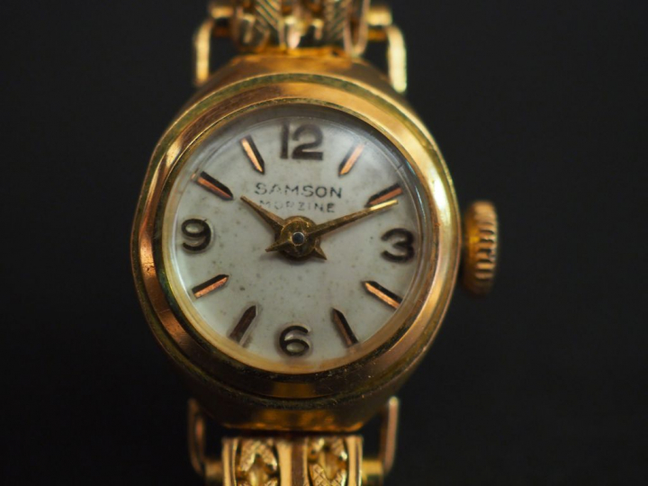 Montre de dame boitier et bracelet or. Poids tel: : 16,70 g