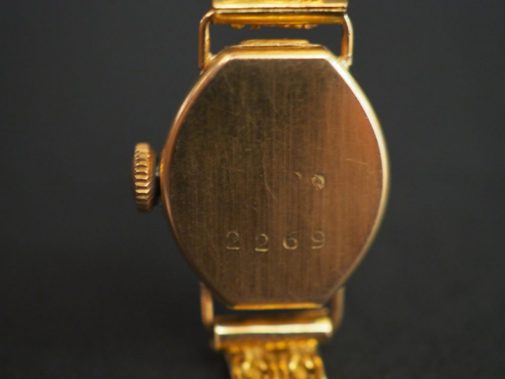 Montre de dame boitier et bracelet or. Poids tel: : 16,70 g
