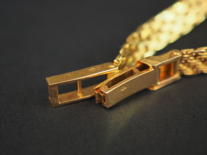 Montre de dame boitier et bracelet or. Poids tel: : 16,70 g