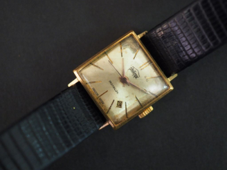 Vente aux enchères PHILIPPE. Montre de dame, boitier or. Poids tel : 16 g