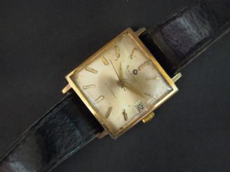 Vente aux enchères CERTINA.  Montre d'homme, automatic, boitier métal.