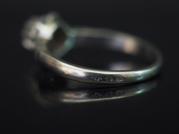 Bague solitaire, monture en or blanc et platine diamant taille moderne