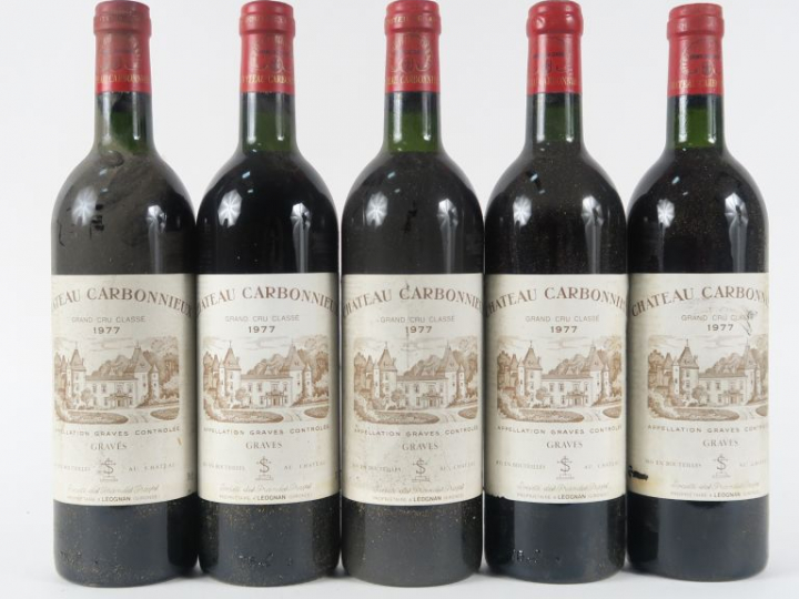 5 BOUTEILLES CHÂTEAU CARBONNIEUX GCC GRAVES - 1977 - BG