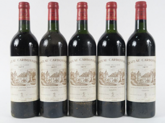 Vente aux enchères 5 BOUTEILLES CHÂTEAU CARBONNIEUX GCC GRAVES - 1977 - LB