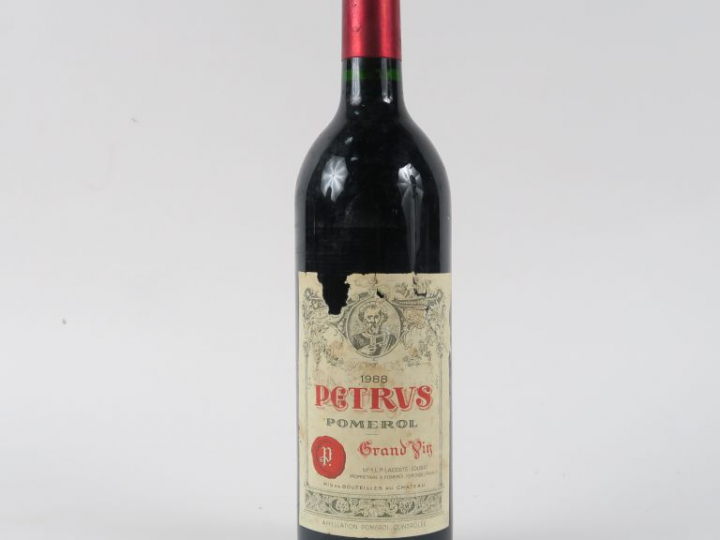 1 BOUTEILLE PETRUS POMEROL - 1988 - BG+/EA et RECOLLÉE