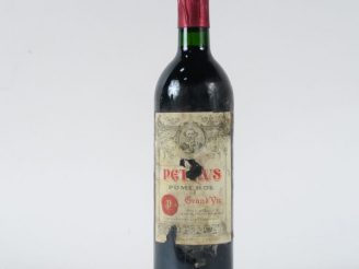 Vente aux enchères 1 BOUTEILLE PETRUS POMEROL - 1988 - BG+/EA/BOUCHON ESTAMPÉ/CAPS RETIRÉ