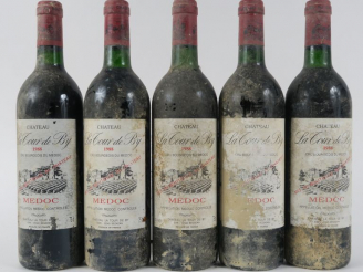 Vente aux enchères 5 BOUTEILLES CHÂTEAU LA TOUR DE BY CB MEDOC - 1988 - BG/BS