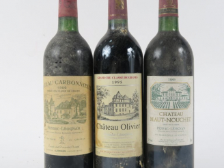 Vente aux enchères 3 BOUTEILLES GRAVES : 1 CHÂTEAU CARBONNIEUX GCC 1986 BG - 1 CHÂTEAU OL