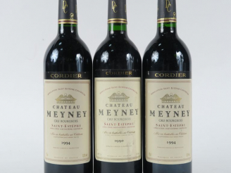 Vente aux enchères 3 BOUTEILLES CHÂTEAU MEYNEY CB ST ESTEPHE : 1 de 1990 - 2 de 1994