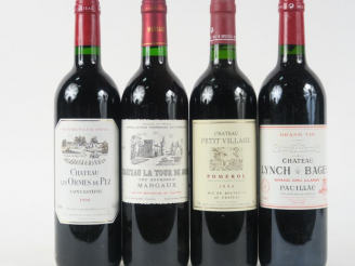 Vente aux enchères 4 BOUTEILLES : 1 CHÂTEAU LYNCH BAGES GCC PAUILLAC 1995 - 1 CHÂTEAU PET
