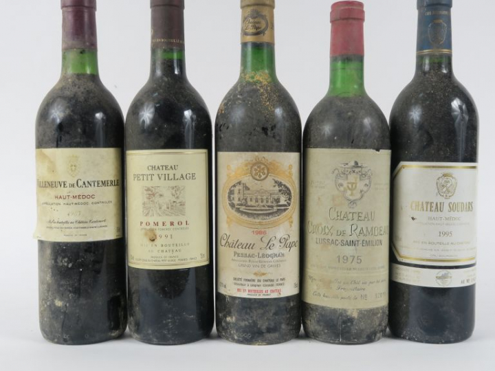 5 BOUTEILLES : 1 CHÂTEAU PETIT VILLAGE POMEROL 1991 - 1 CHÂTEAU SOUDAR