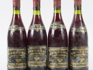 Vente aux enchères 4 BOUTEILLES CHARMES CHAMBERTIN CAMUS - 1984 - 2 CM/ES/CAPS CIRE LEGER