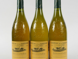 Vente aux enchères 3 BOUTEILLES CHÂTEAUNEUF DU PAPE BLANC CHÂTEAU DE LA GARDINE 'VIEILLES