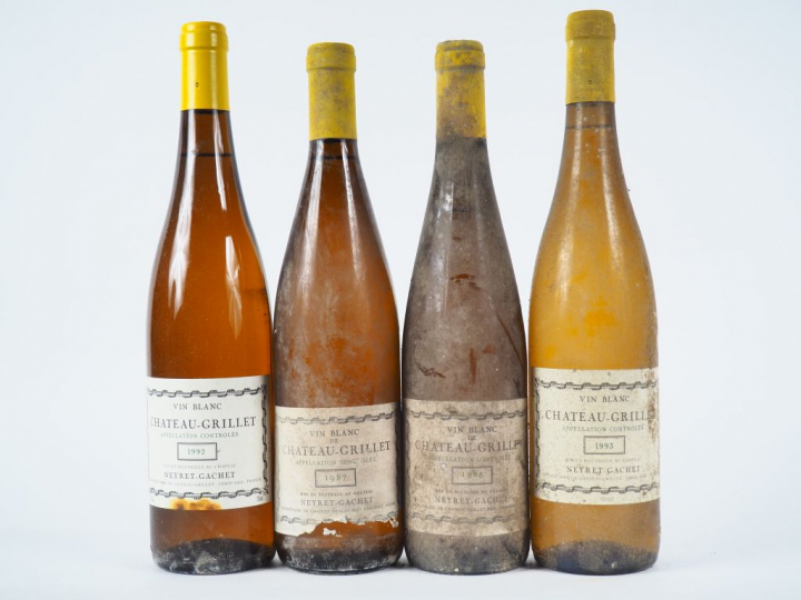 4 BOUTEILLES CHÂTEAU GRILLET : 1 de 1987/EA - 1 de 1986 - 1 de 1992 - 
