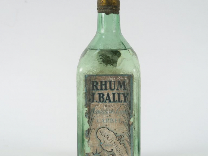 1 VIEILLE BOUTEILLE RHUM BLANC BAILLY 50° ANNÉES 20/30