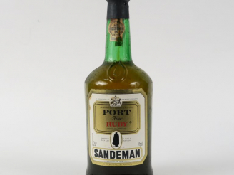 Vente aux enchères 1 VIEILLE BOUTEILLE PORTO BLANC 'RUBY' SANDEMAN - COFFRET