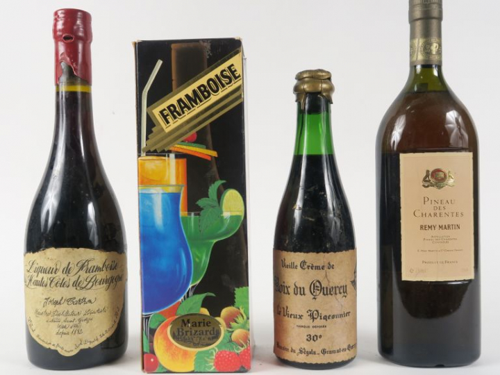 4 BOUTEILLES : 1 FRAMBOISE MARIE BRIZARD - 1 LIQUEUR DE FRAMBOISE CART
