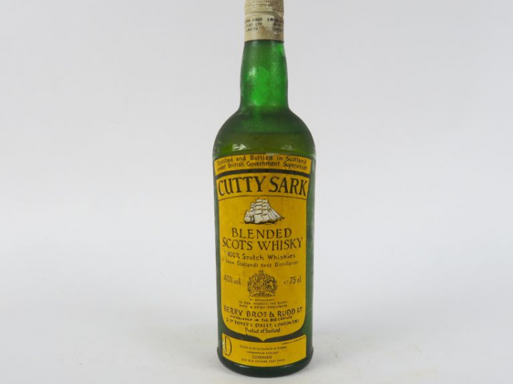  1 VIEILLE BOUTEILLE SCOTCH WHISKY 'CUTTY SHARK'