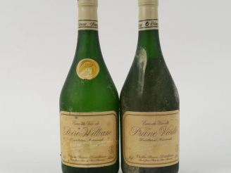 Vente aux enchères 2 BOUTEILLES ETIENNE BRANA : 1 POIRE WILLIAM - 1 PRUNE VIEILLE