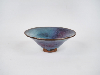 Vente aux enchères Coupe en céramique de style Junyao Chine XXème H. 11,4 cm