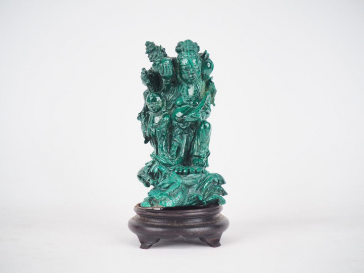 Groupe en malachite "jeune femme au lotus accompagnée de son serviteur