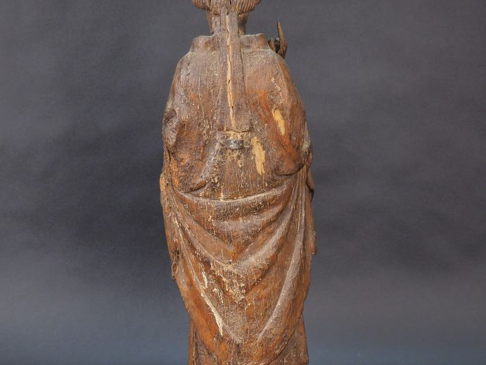 Saint Evêque en chêne sculpté. Nord de la France, vers 1320 Hauteur : 