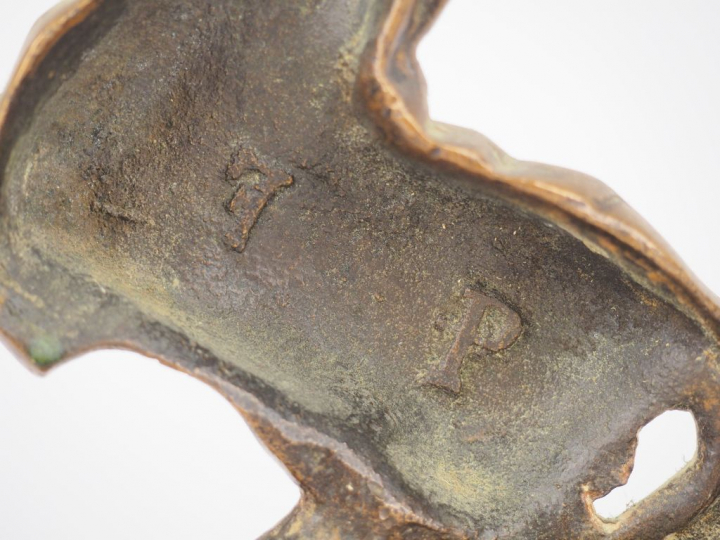 Paire de chevaux cabrés en bronze, fonte creuse, sur une base en plint