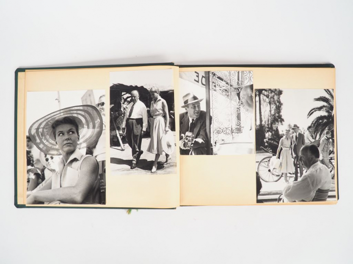 "l'homme qui en savait trop". Album de photographies originales du tou