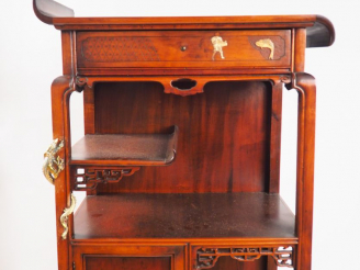 Vente aux enchères Sellette de style Extrême-orient dans le gout de Gabriel Viardot en bo