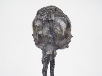 Vente aux enchères FRANCK. L. "Trilogie ". Sculpture en bronze à patine brune, numérotée 