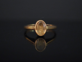 Vente aux enchères Bague en or et topaze. Poids tel : 2,08 g