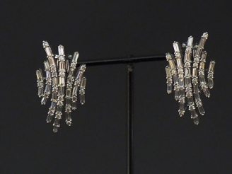 Vente aux enchères Paire de boucles d'oreilles gerbes 7 lignes de diamant et diamants bag