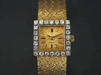 Vente aux enchères OMEGA. Montre bracelet de dame en or jaune. Bracelet souple, maille pl