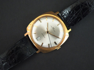 Vente aux enchères 	JAQUET-DROZ Montre d’homme. Boitier en or jaune.  Bracelet cuir. Poid