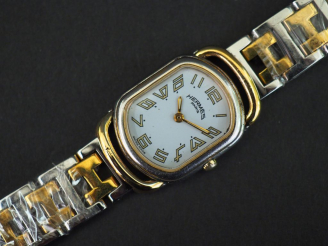 Vente aux enchères HERMES Montre bracelet de dame, modèle Rallye, en acier et métal doré.