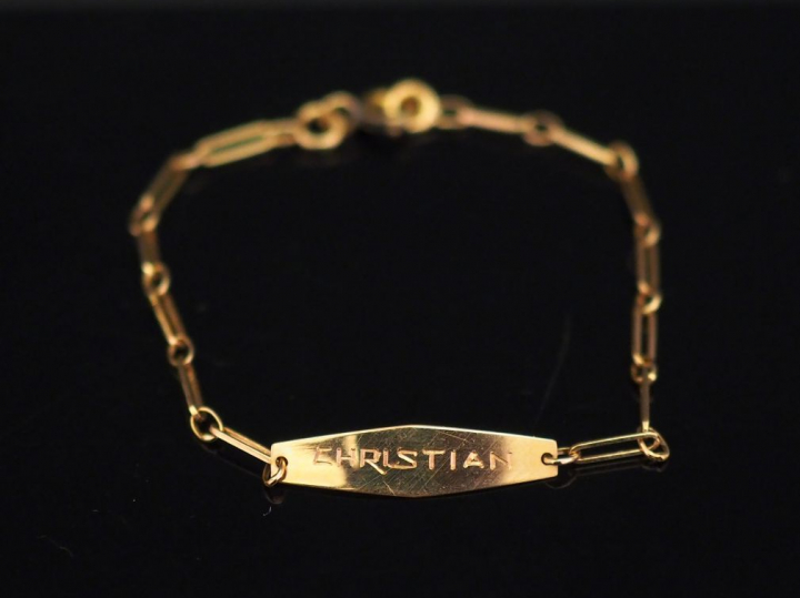 	Bracelet de baptême en or jaune marqué Christian. Poids. 1,04 g