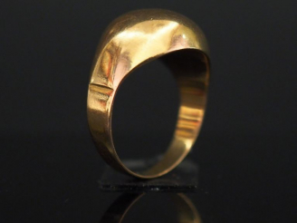 Vente aux enchères Bague dôme en or jaune. TDD. 50 Poids. 2,57 g