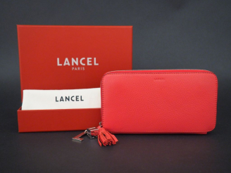 Vente aux enchères LANCEL Portefeuille en cuir rouge. Dans sa housse et sa boite d’origin