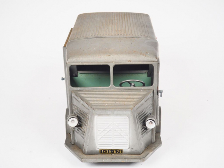 J.R.D. Citroën 1200 kg en tôle, siglée  antar JRD, bel état d'usage. D