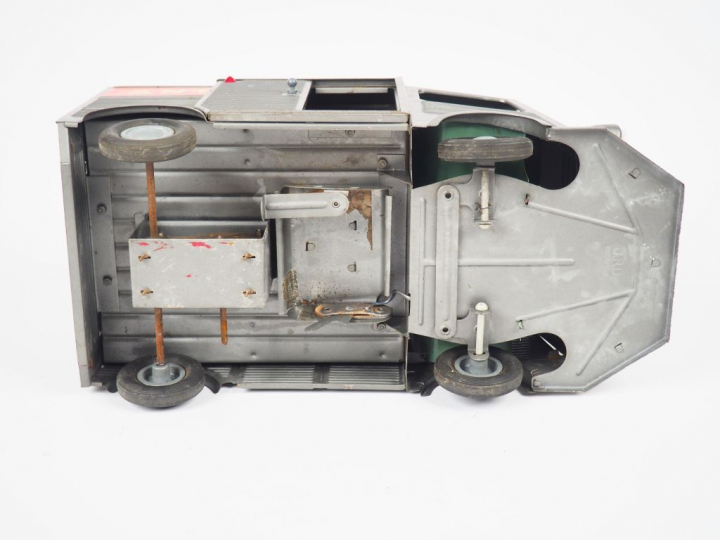 J.R.D. Citroën 1200 kg en tôle, siglée  antar JRD, bel état d'usage. D