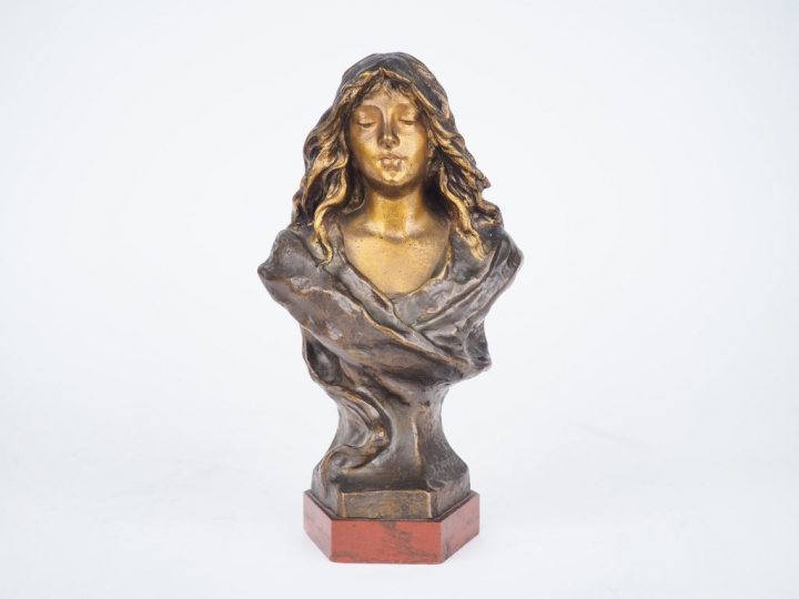 J. GARNIER. "Buste de jeune fille". Sujet en bronze à double patine, s